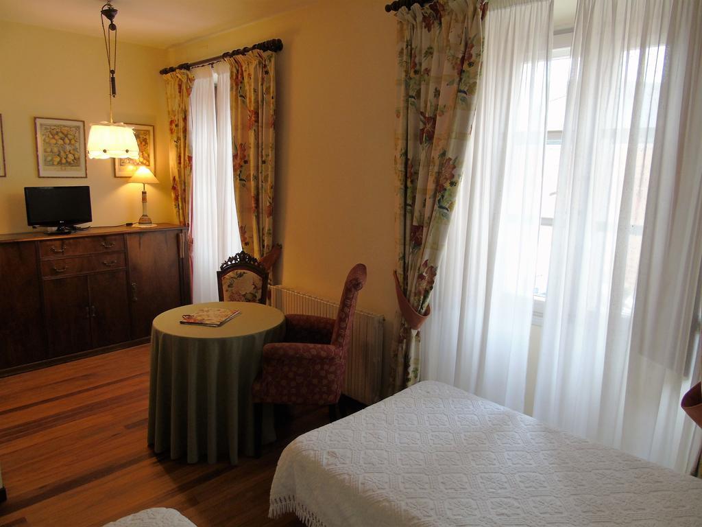 Casa Grande De Trives Bed & Breakfast Puebla de Trives Room photo