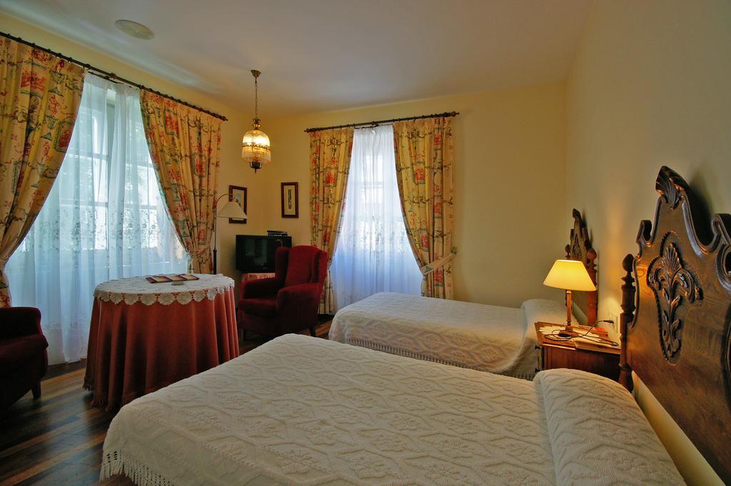 Casa Grande De Trives Bed & Breakfast Puebla de Trives Room photo